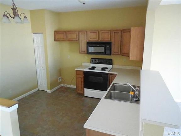 3rd image of 4917 Heritage Heights Cir