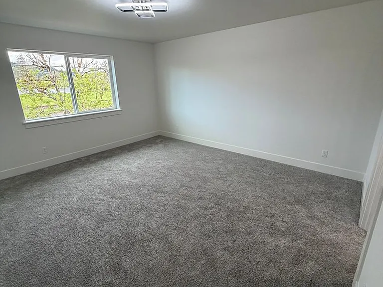 300 Seven Oaks Ln — Photo 27