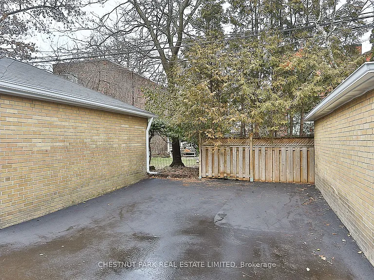 76 Walmsley Blvd #1 — Photo 28