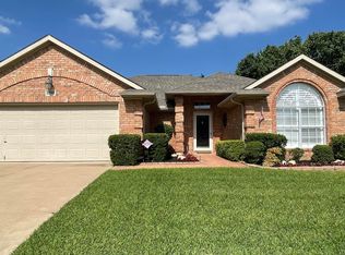 2769 Crystal Glenn Cir, Hurst, TX 76054