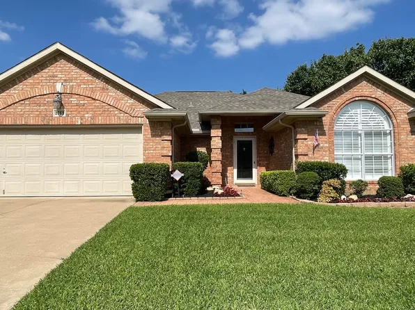 2769 Crystal Glenn Cir, Hurst, TX 76054