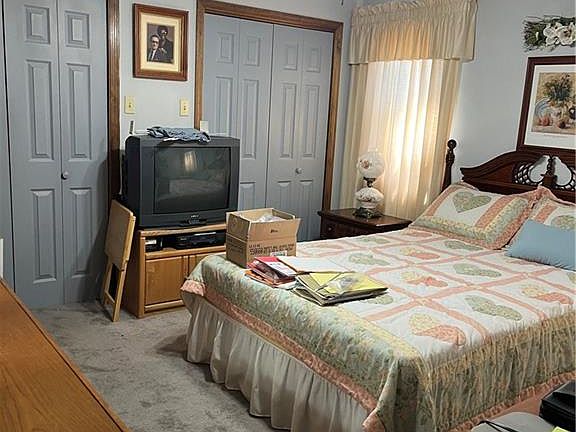 3rd image of 810 Brooks Blvd #A