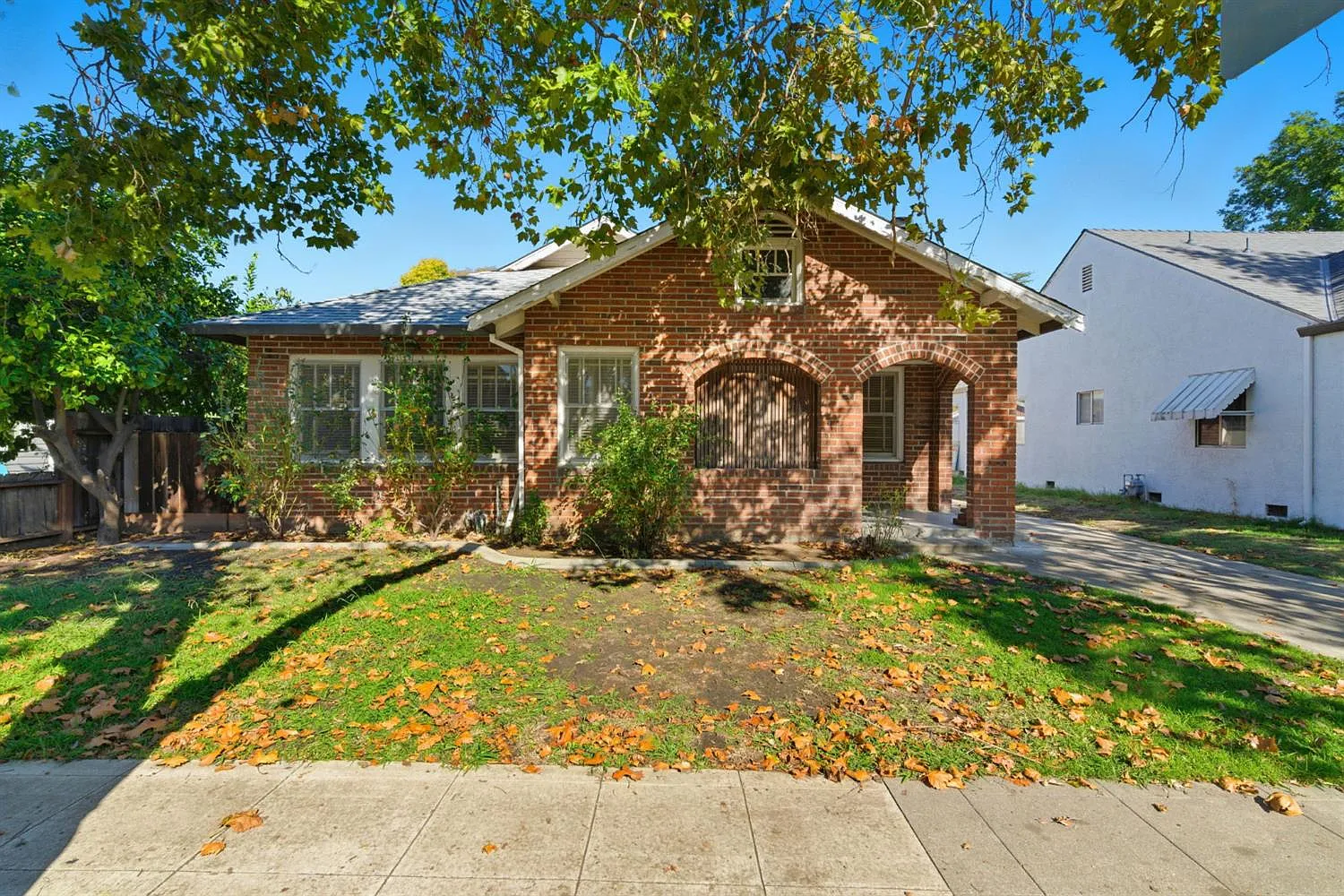1443 W Elm St photo 1