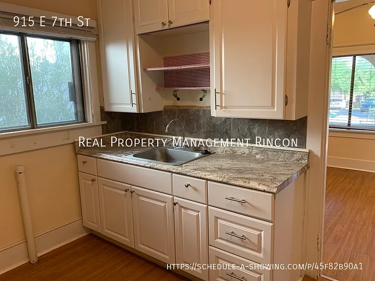 915 E 7th St — Photo 10