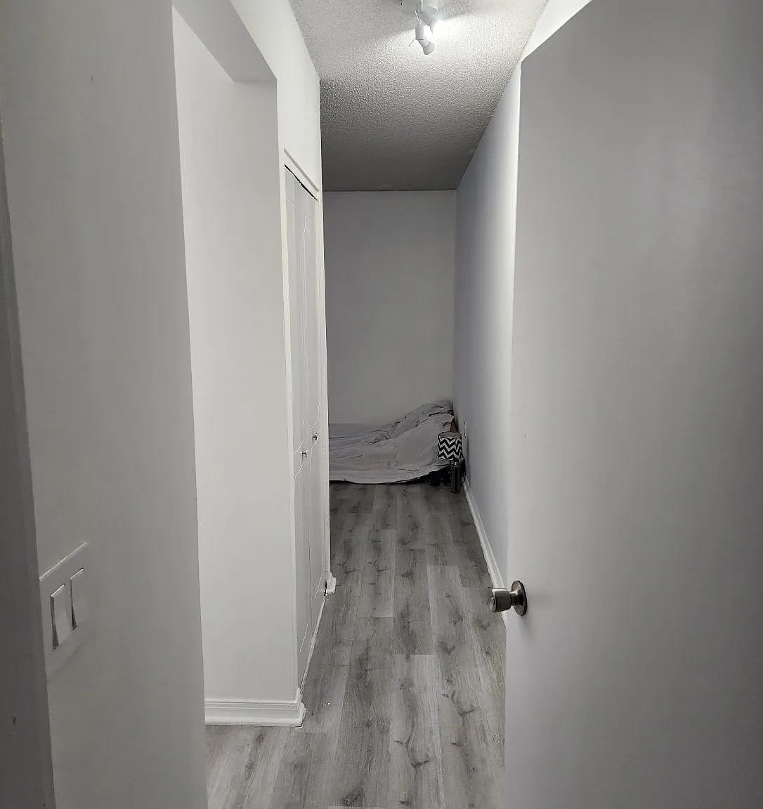 45 River Dr S — Photo 2