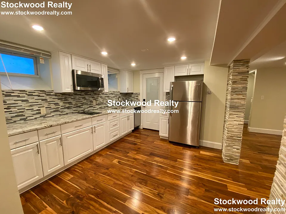 16 Crescent Ave #B