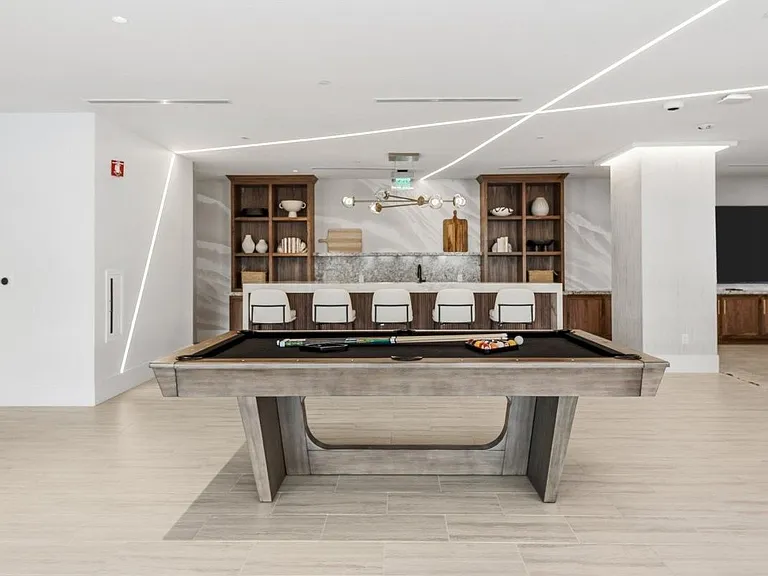 Seraph Luxury Downtown Apartments — Photo 36