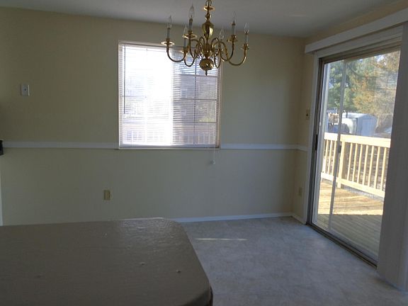 dining area off kitchen