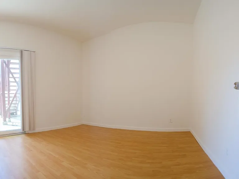 1032 York St — Photo 13