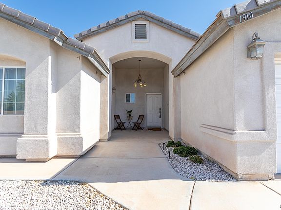 3rd image of 1910 E Los Olivos Dr