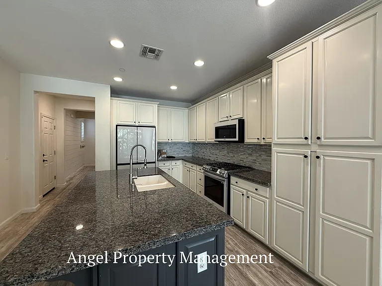 128 Dowd Ct — Photo 19