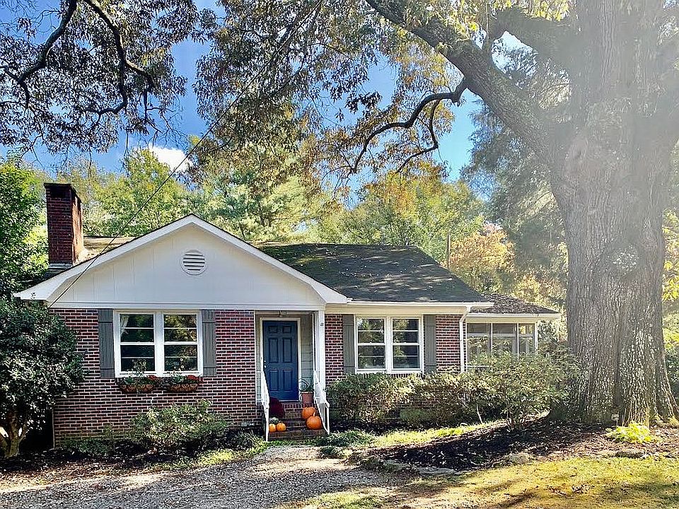 1st image of 208 W Hillcrest Dr