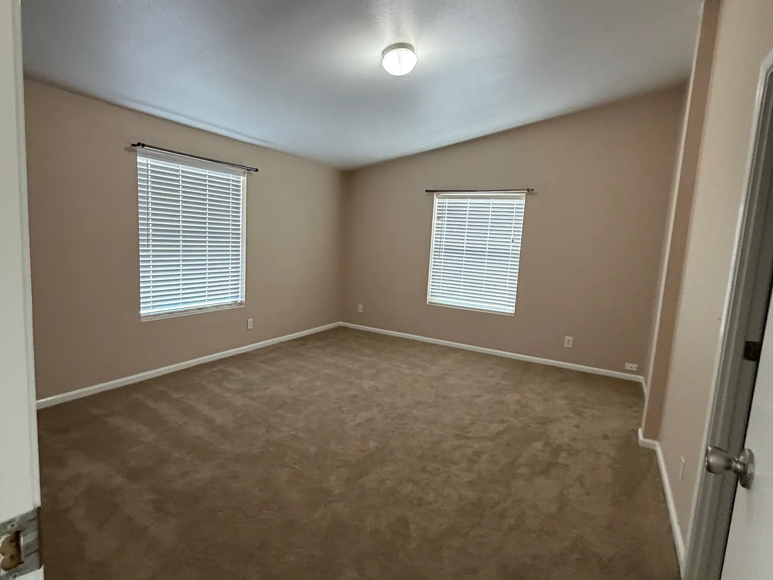 3 bed, 1450 sqft, $2,100 — Photo 1
