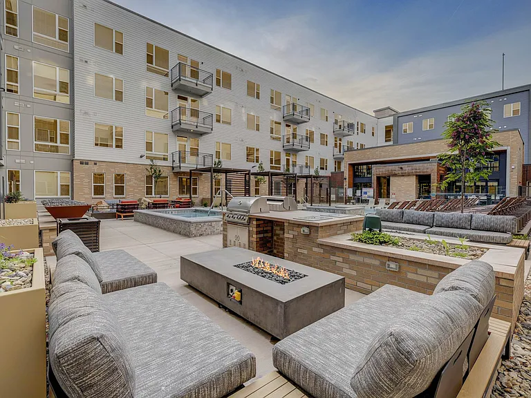 Alta Stone at The Gateway — Photo 10