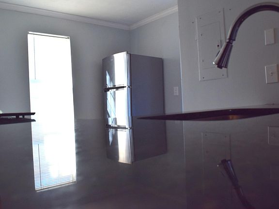 5th image of 395 Oak Harbor Ct