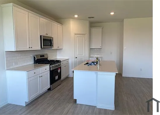 1308 Rousseau Dr — Photo 3