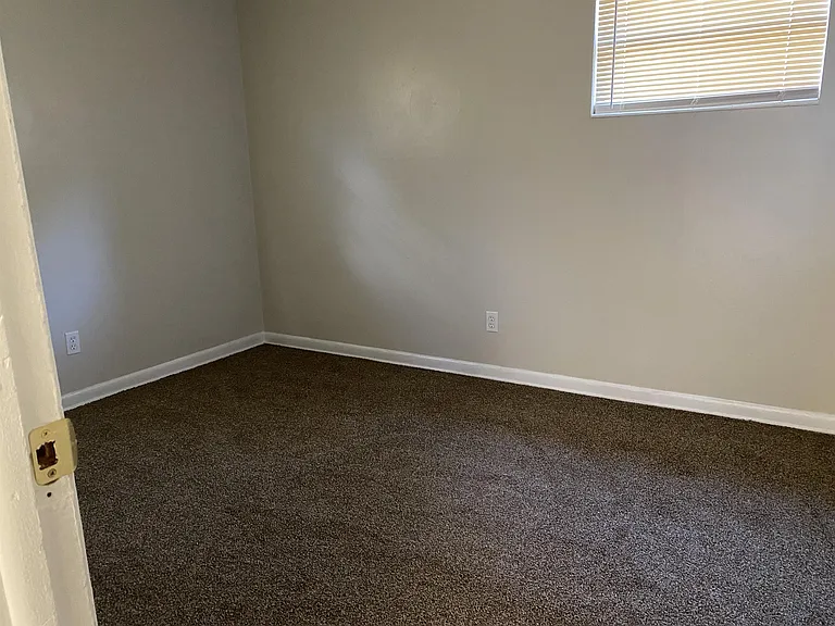 325 Centura Dr — Photo 2