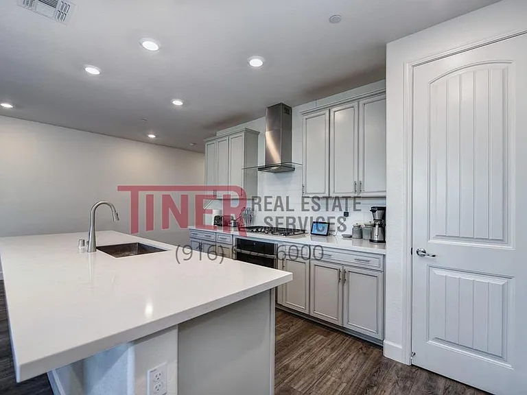 4016 Setucket St — Photo 10