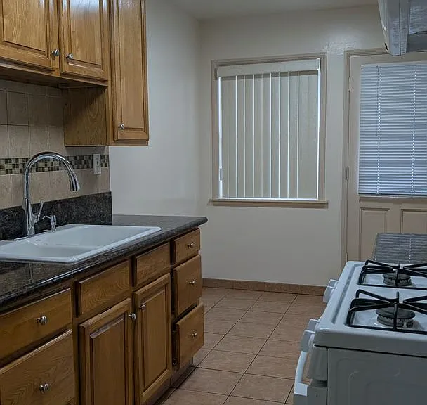 1328 S Fremont Ave — Photo 3