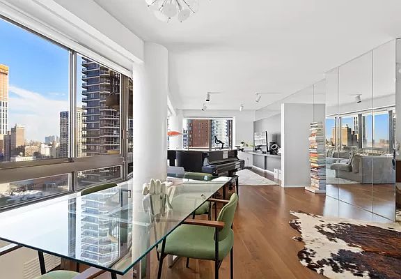 4th image of 167 E 61st St APT 21A