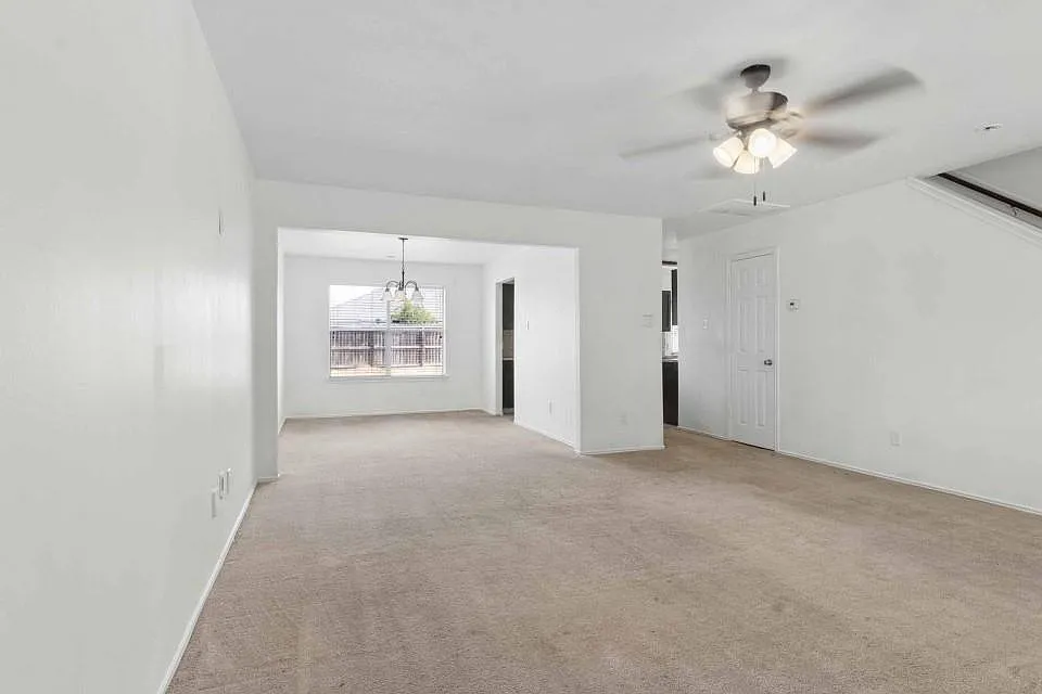 3 bed, 2.5 bath, 2081 sqft, $2,200 — Photo 4