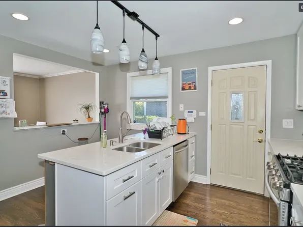 9416 Leamington St, Skokie, IL 60077