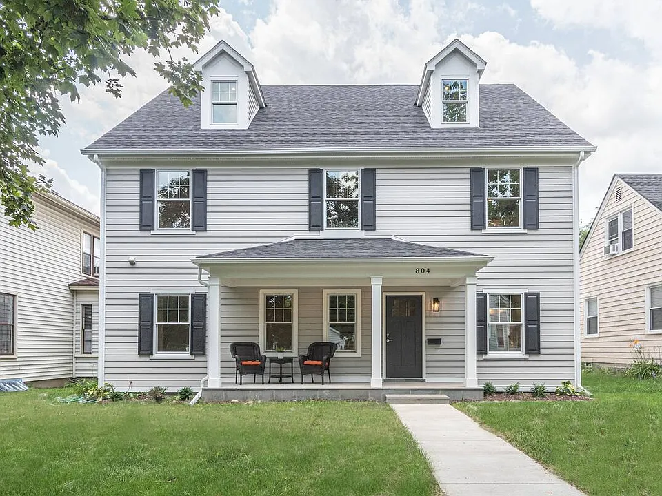 804 Henry St