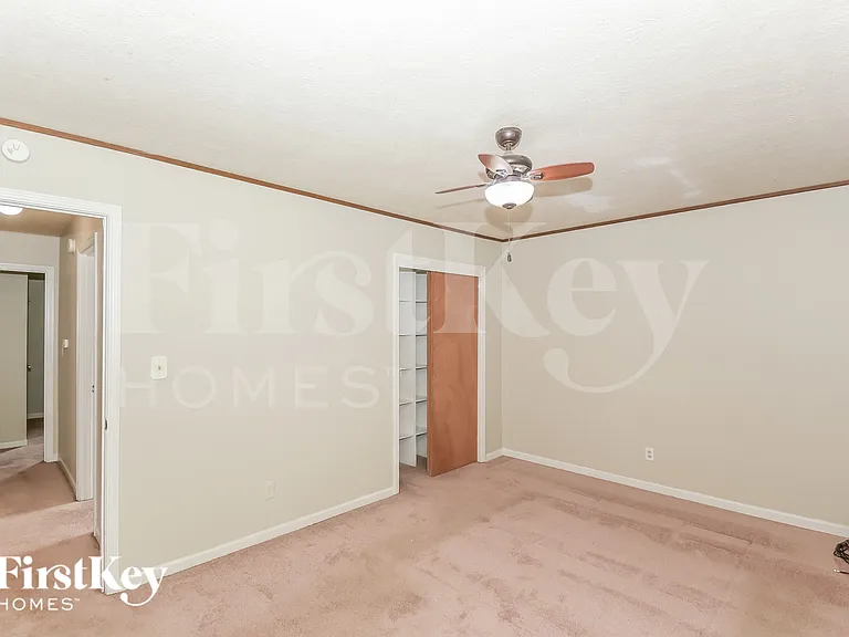 5691 Dobbs Ferry Dr — Photo 7