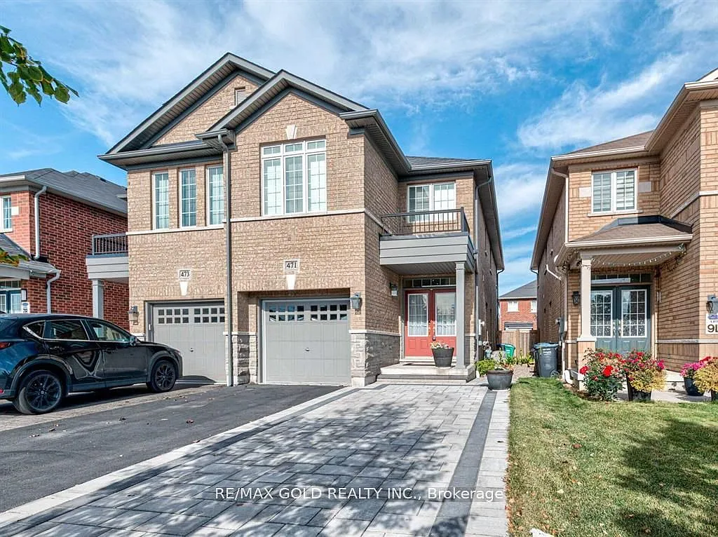 Photo 1 of 39 - 471 Meadowridge Ct - Mississauga, ON Primary Photo - 471 Meadowridge Ct