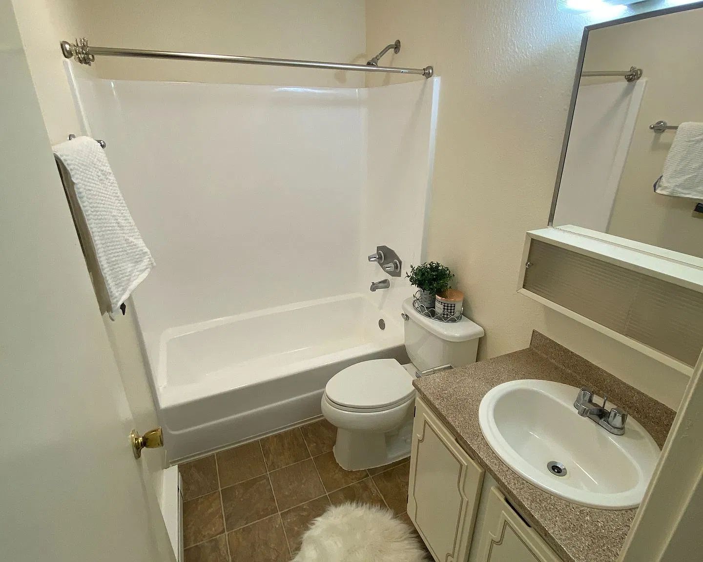 Madrona Apartments, LLC — Photo 3