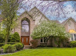 11775 Hunters Creek Dr, Plymouth, MI 48170