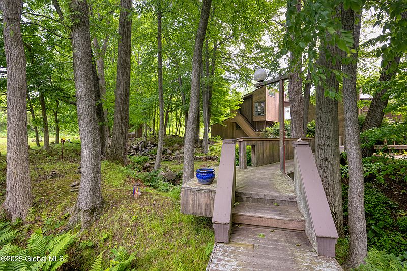 5th image of 9 Sawmill Hill Road
