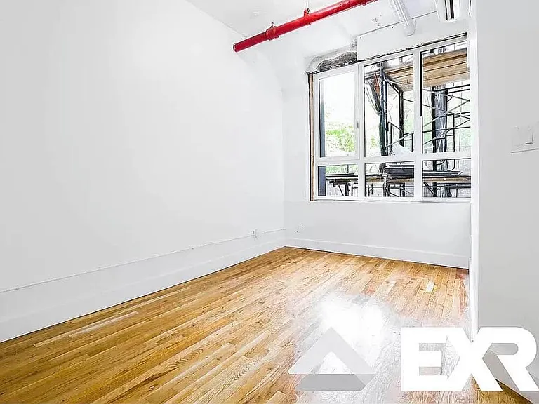 315 Berry St #105 — Photo 8