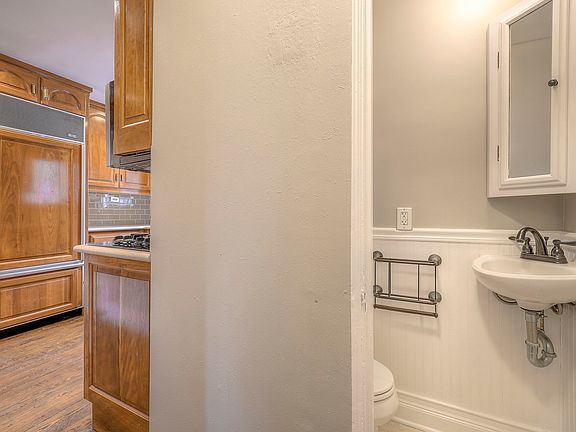 5th image of 4914 Holly St