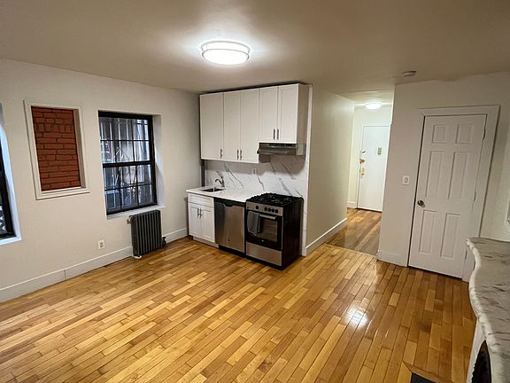 3rd image of 449 W 51st St APT 1R