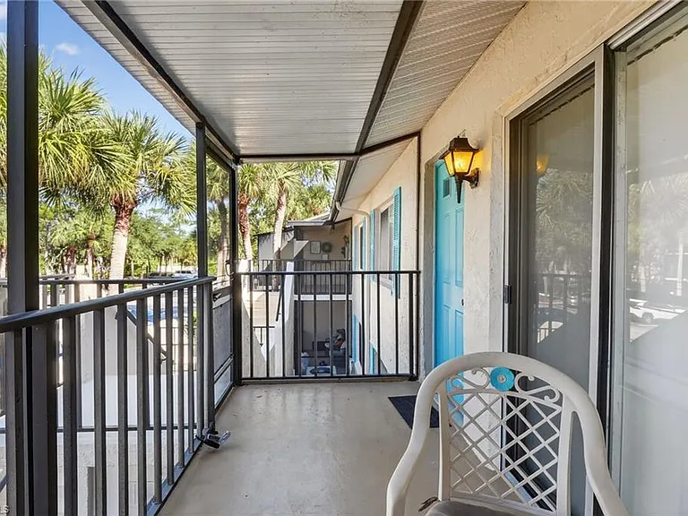 4210 Looking Glass Ln #4210 — Photo 5