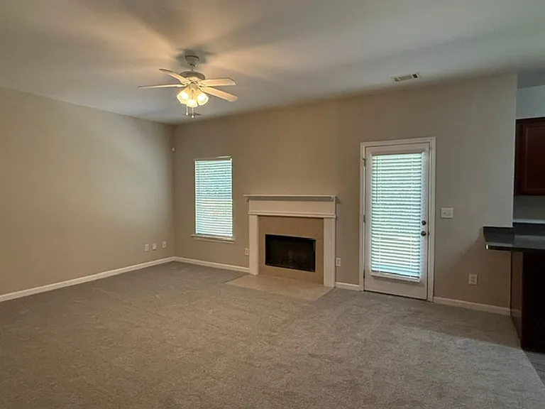 19 Black Diamond Dr — Photo 3