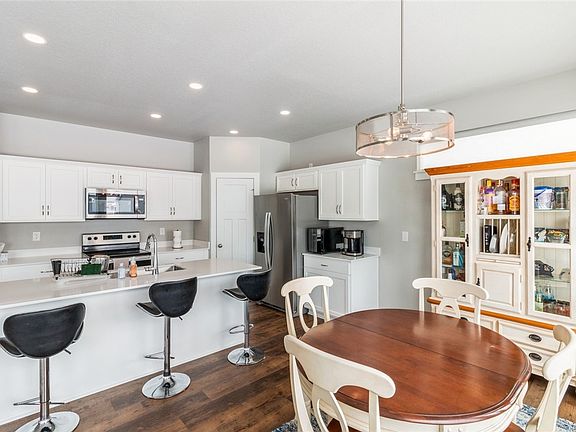 5th image of 716 NE Pearl Dr