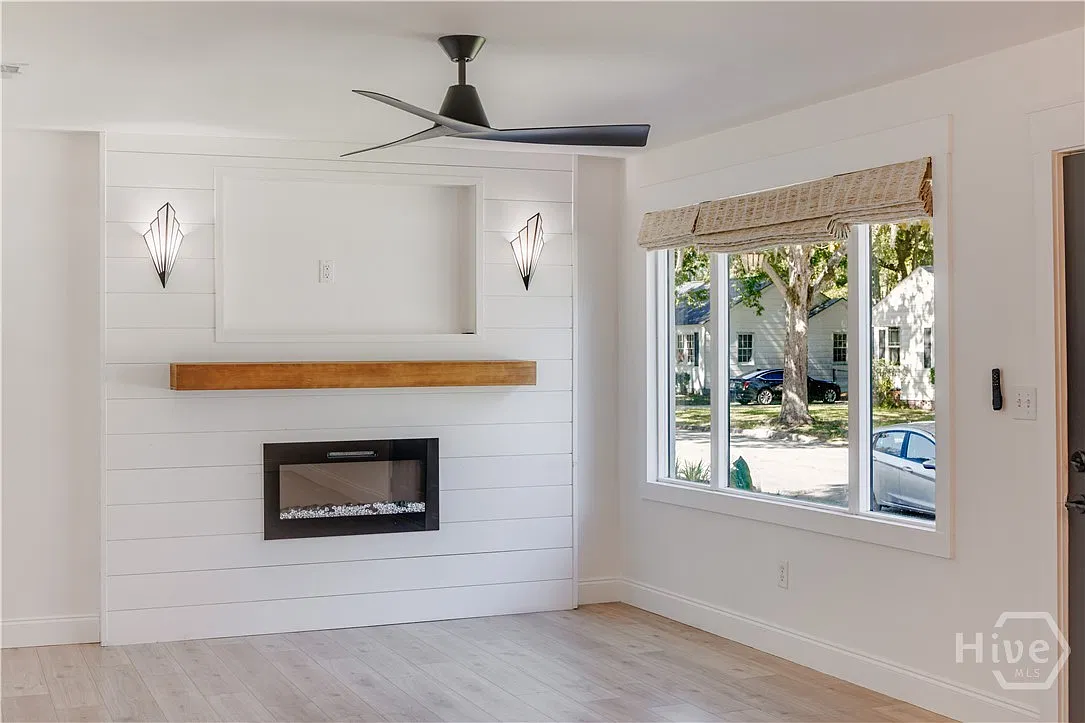 3 bed, 2.0 bath, 1168 sqft, $2,600 — Photo 4
