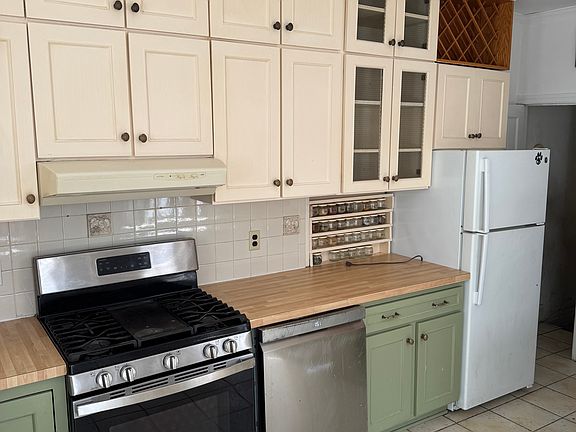 3rd image of 2215 N Tatnall St