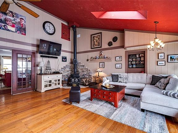 4th image of 896 Shady Ln