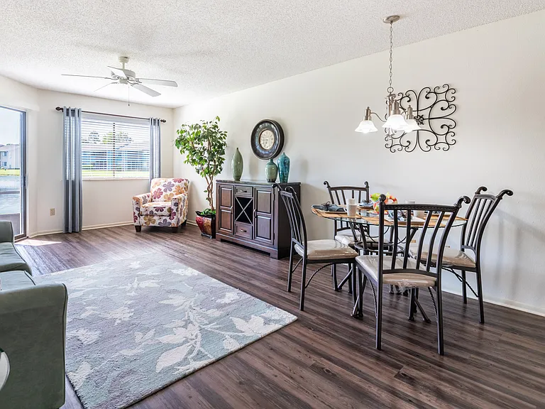 Fisherman's Landing Apartments — Photo 10
