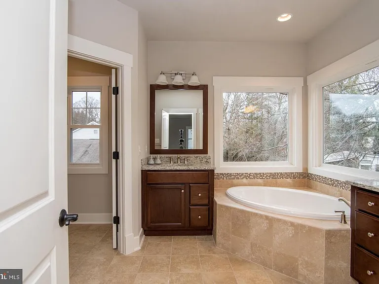 6928 Regent Ln — Photo 53