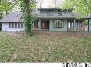 3 Raintree Ln, Glen Carbon, IL 62034