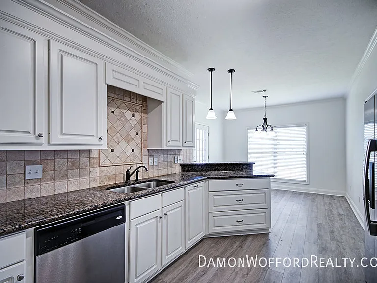 142 Lakeway Dr — Photo 12