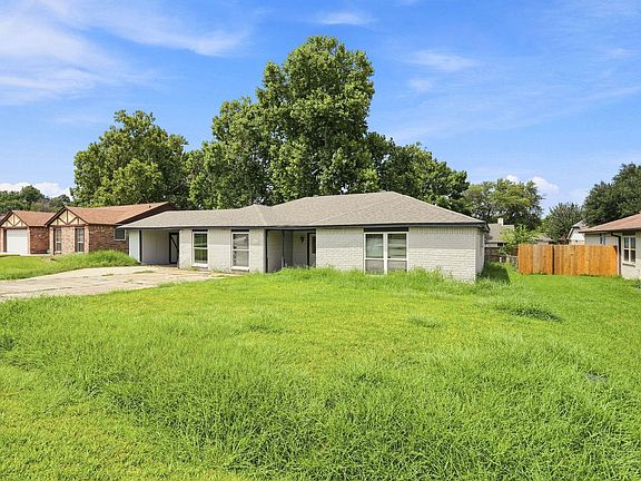 3rd image of 13286 Lake Breeze Ln