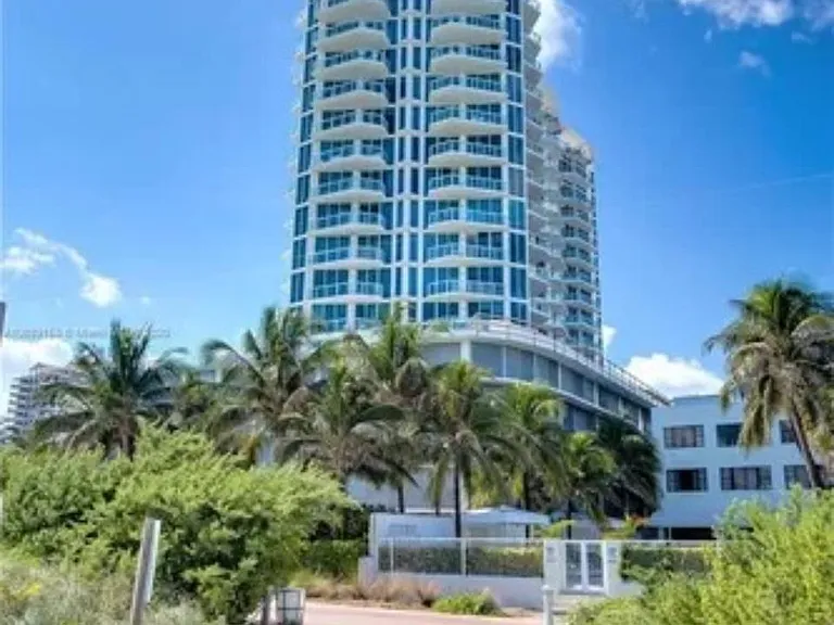 Collins Ave — Photo 11