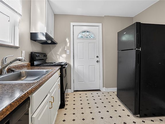 26th image of 300 McCutcheon Ln