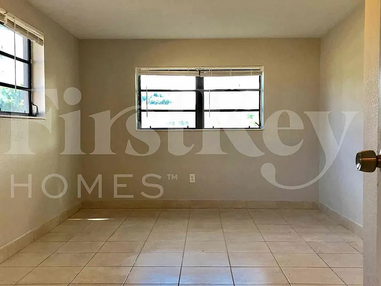 3427 NW 37th St — Photo 12