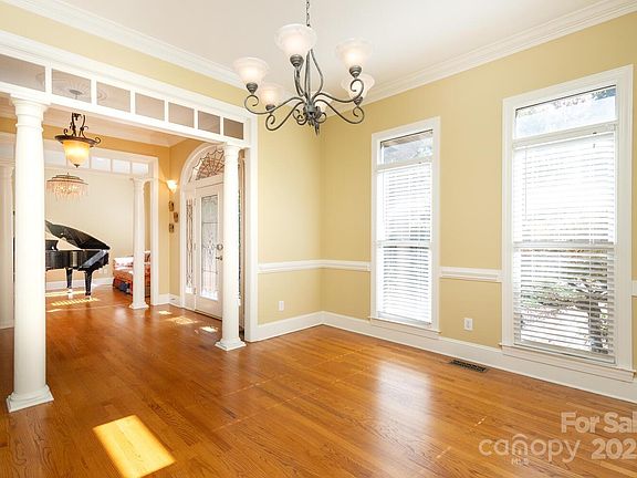 3rd image of 14900 Crooked Branch Ln